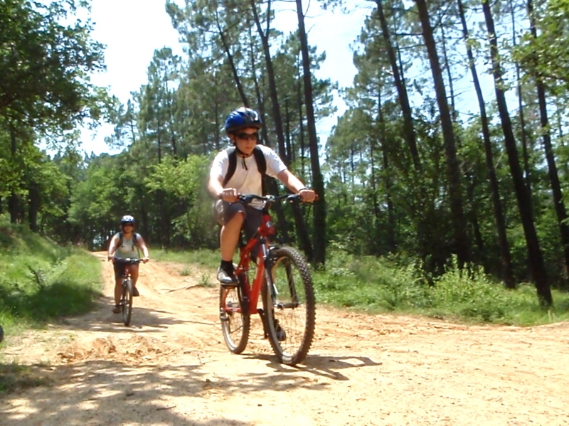 Village Camps International Summer Camp Ard&egrave;che, France 2019-07-26 https://www.villagecamps.com/journals_admin/images/17-8-Nic and Anna.jpg